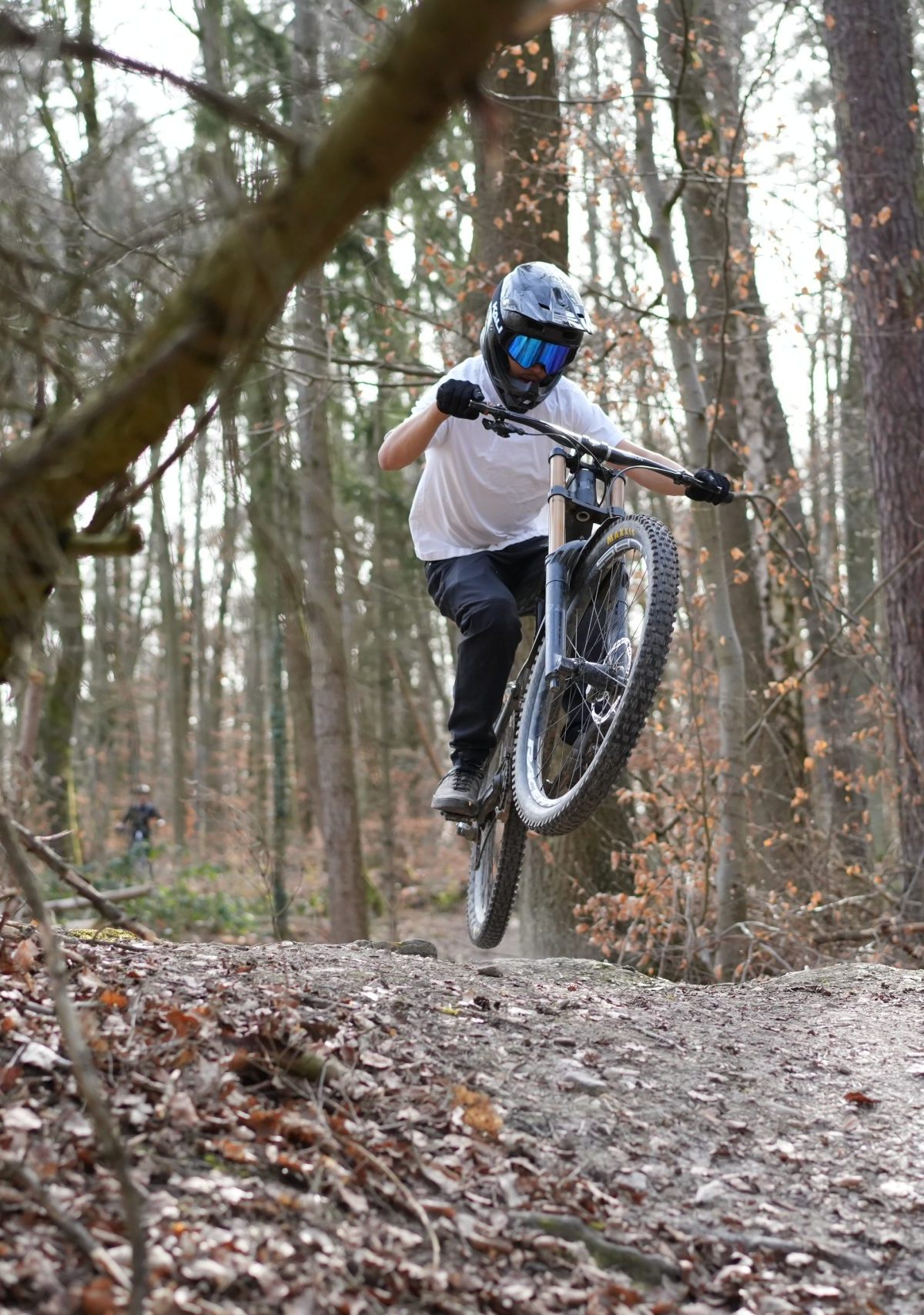 Brand Content Mountainbike Fotografie Bonn – Dynamischer Action-Shot für Sportartikel-Werbung