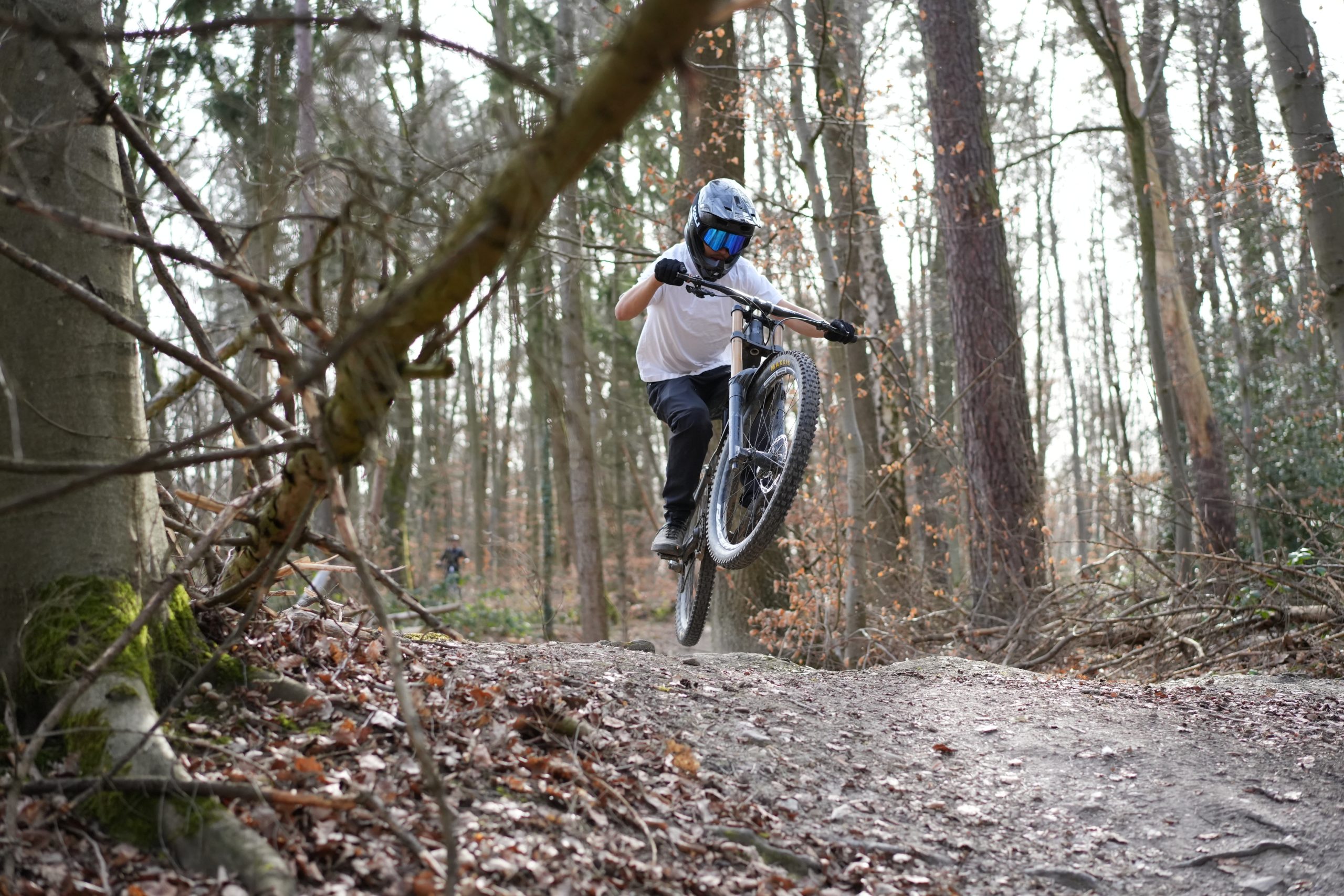 Brand Content Mountainbike Fotografie Bonn – Dynamischer Action-Shot für Sportartikel-Werbung