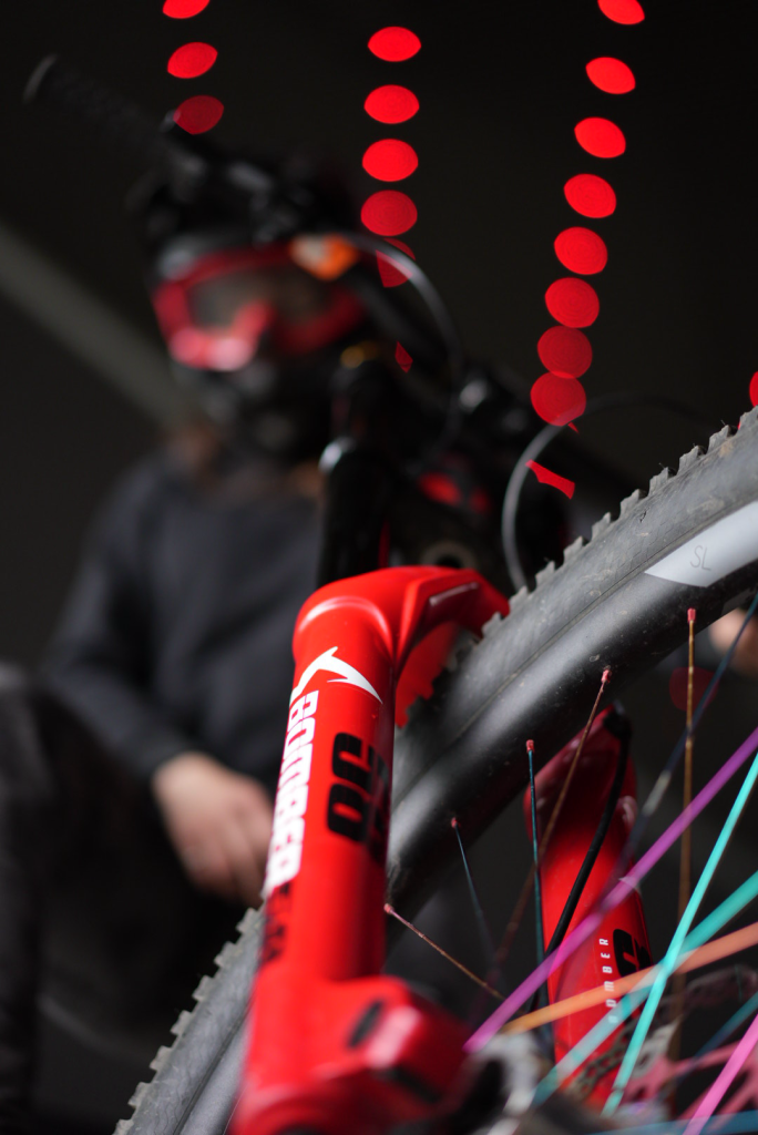 Detailaufnahme Mountainbike Dämpfer – Produktfotografie Sport-Brand kamaka Bonn