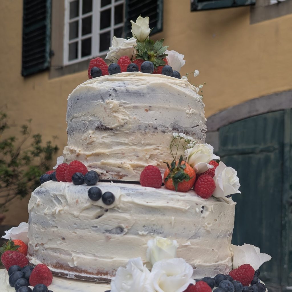 Detailfoto Hochzeitstorte Beeren – Hochzeitsfotografin kamaka Bonn