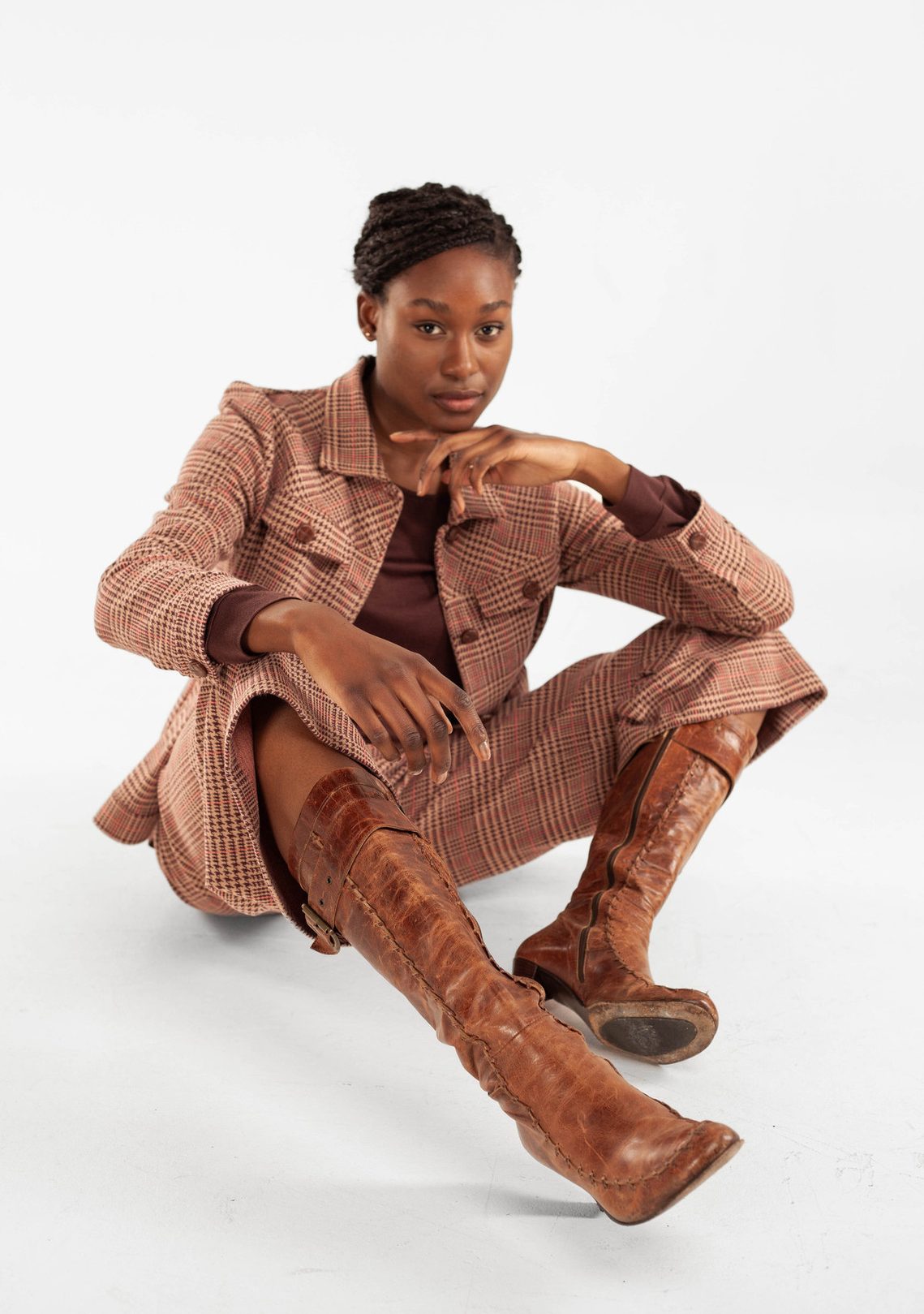 Konzeptionelle Fashion-Fotografie Anzug und Stiefel – Brand-Shooting kamaka Bonn