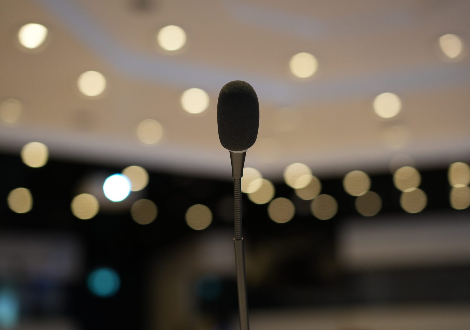 Detailfoto Mikrofon Konferenz – Business Event Reportage kamaka Bonn