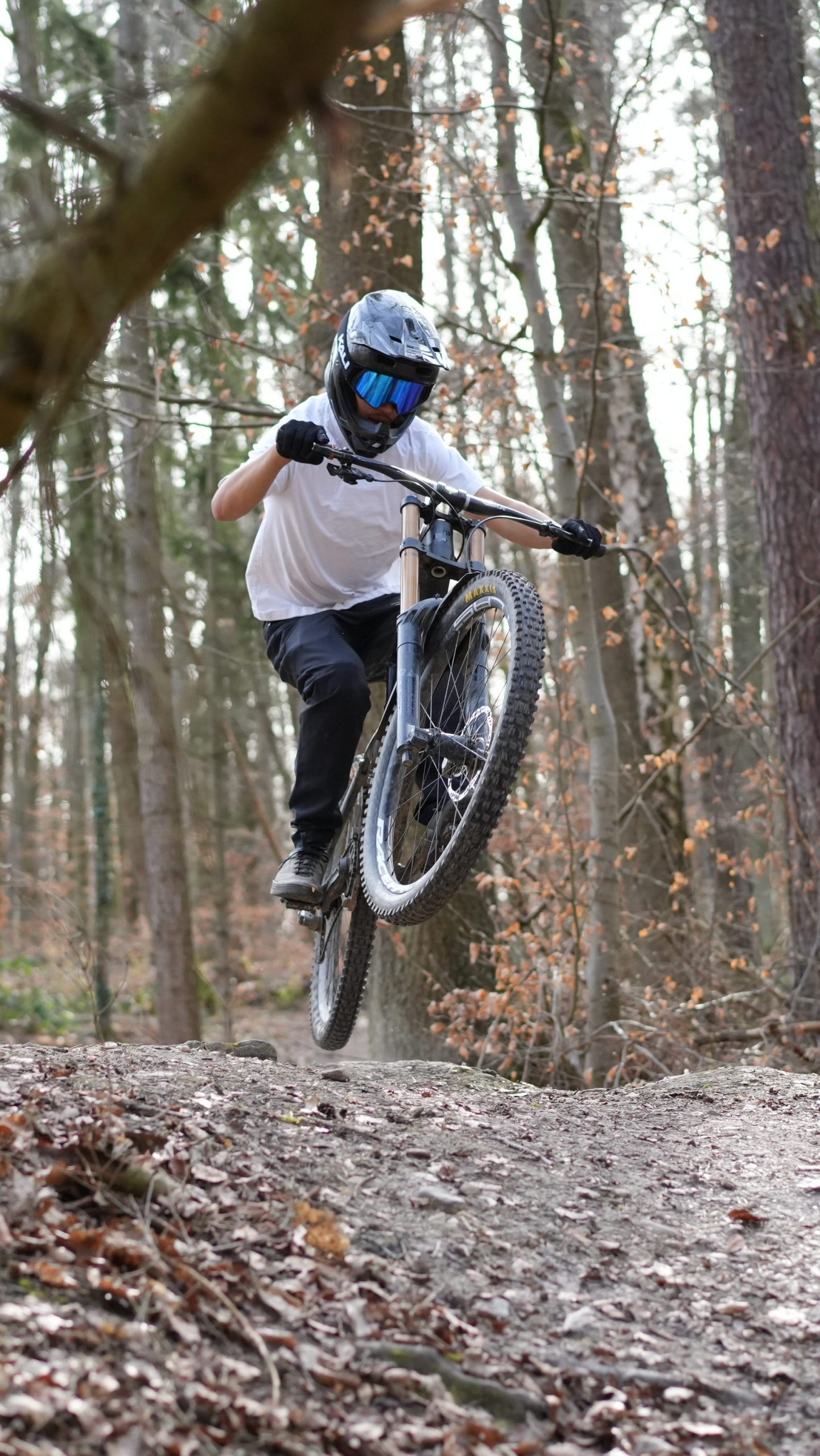 Brand Content Mountainbike Fotografie Bonn – Dynamischer Action-Shot für Sportartikel-Werbung