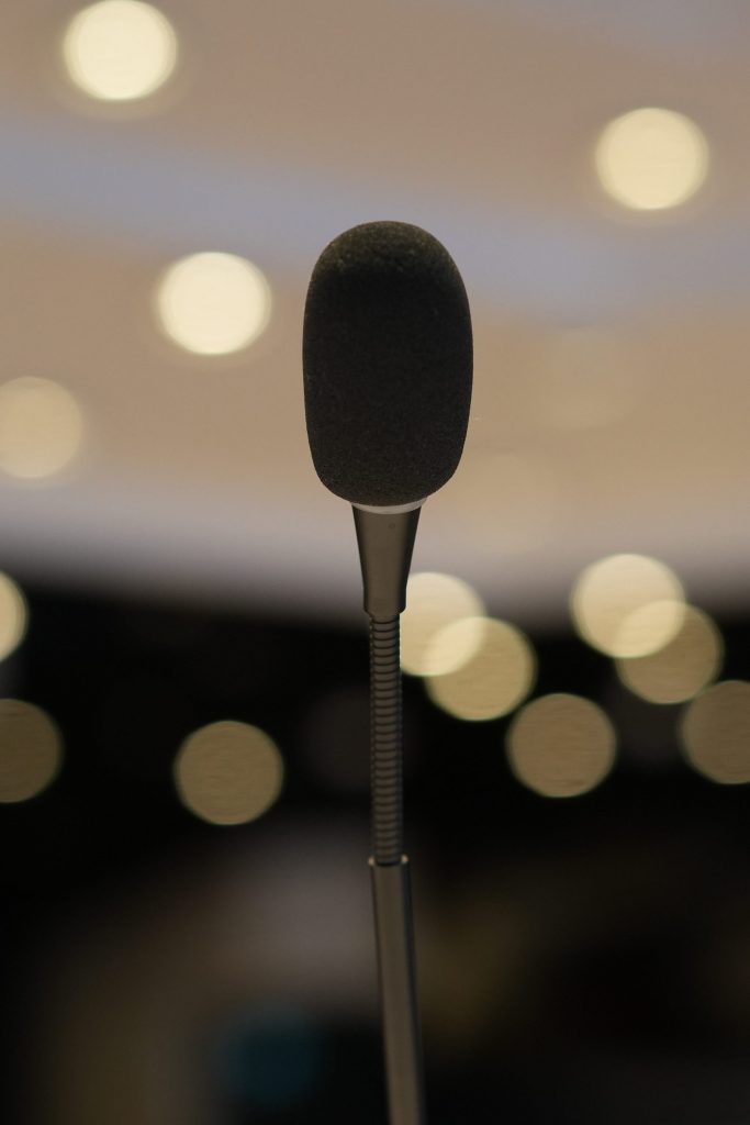 event foto mic sprecher 1 edited 1